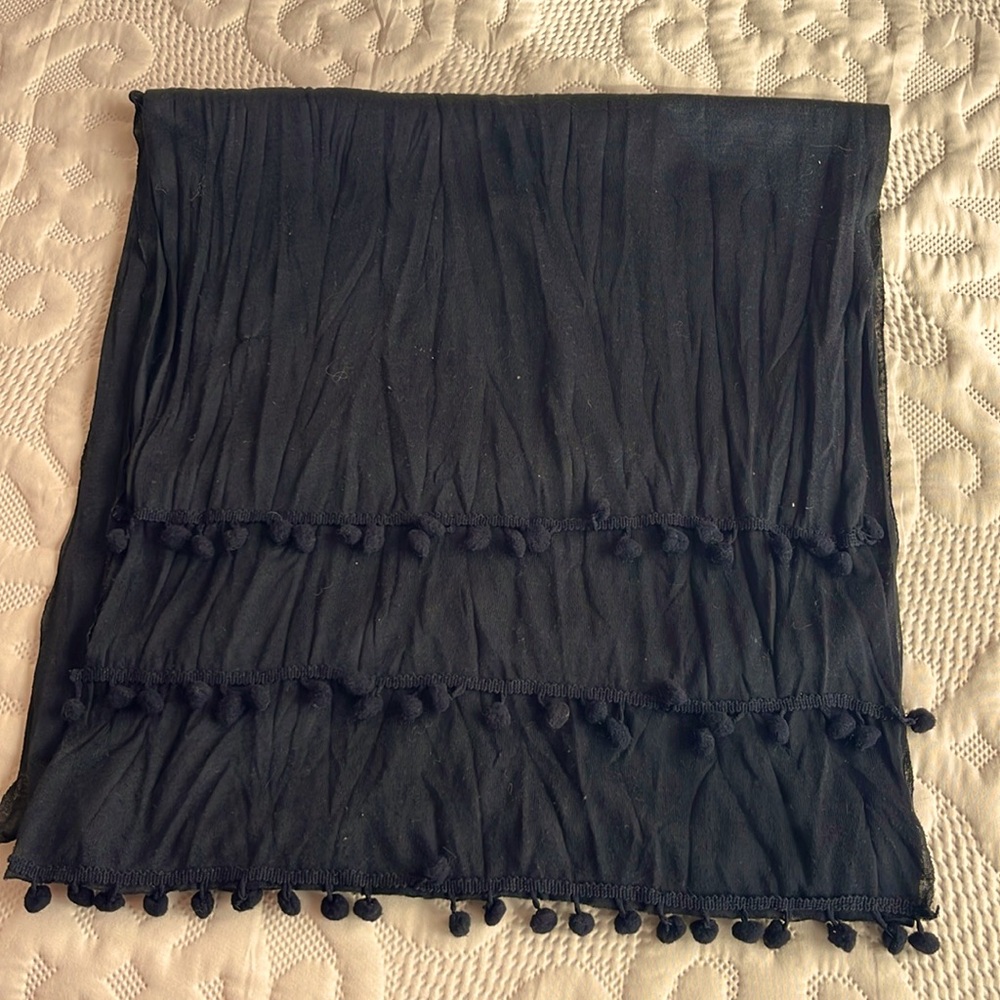 Blk Knit Scarf w/Pompom Fringe